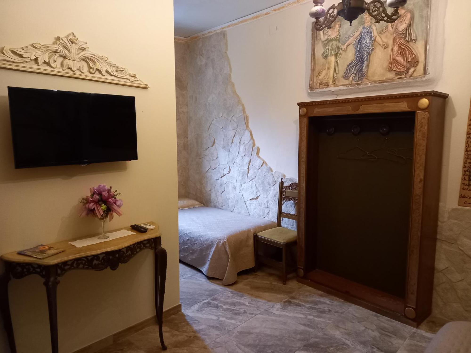 Sicilia In Miniatura "L'Atelier Dell'Etna" Bed and Breakfast Zafferana Etnea Rum bild